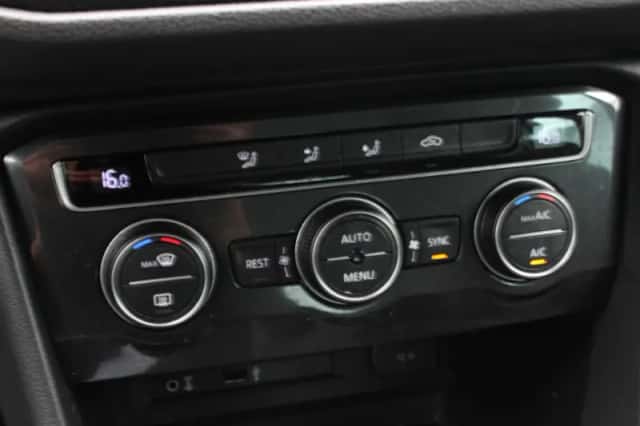 Volkswagen Tiguan (2016) thumbnail 24