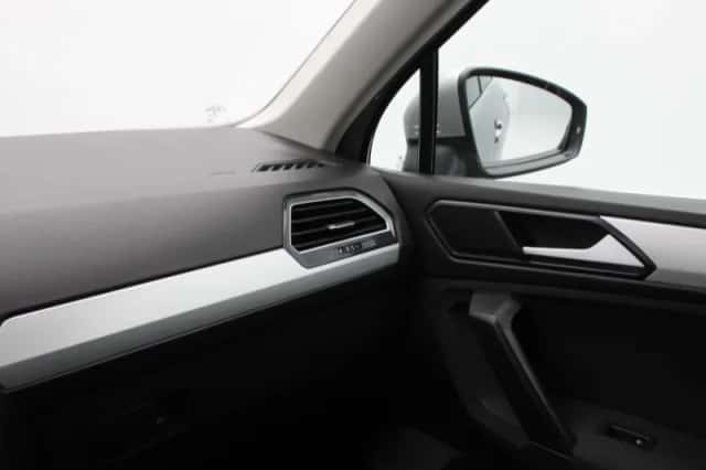 Volkswagen Tiguan (2016) thumbnail 26