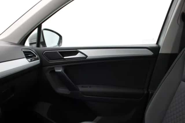 Volkswagen Tiguan (2016) thumbnail 27