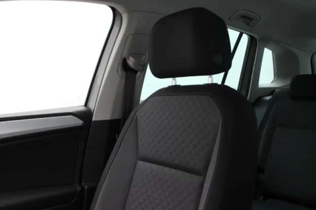 Volkswagen Tiguan (2016) thumbnail 28