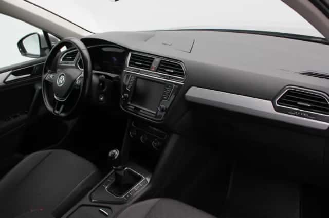Volkswagen Tiguan (2016) thumbnail 32