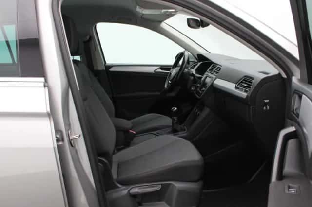Volkswagen Tiguan (2016) thumbnail 33