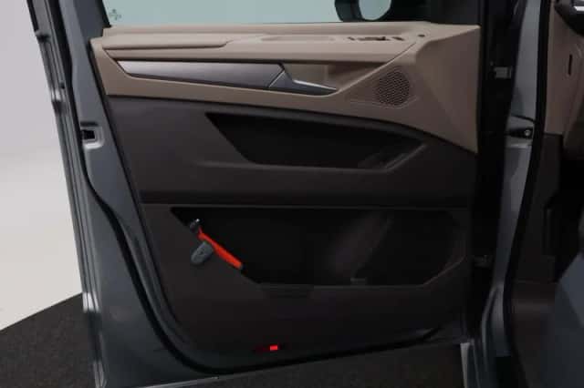 Volkswagen Multivan (2024) thumbnail 17