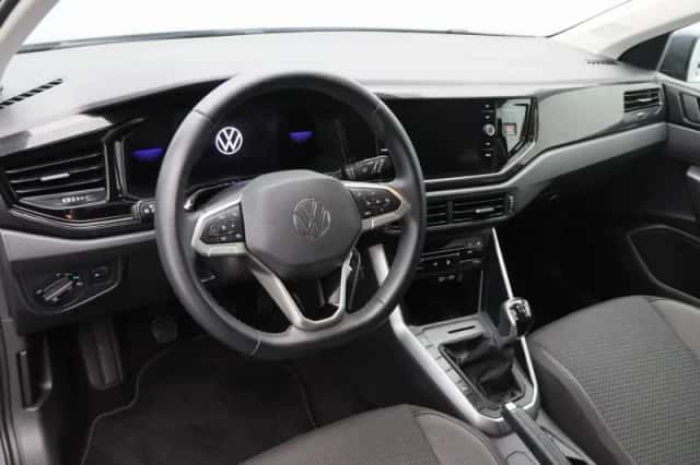 Volkswagen Polo (2023) thumbnail 3