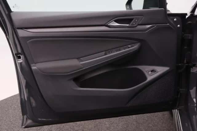 Volkswagen Golf (2022) thumbnail 18