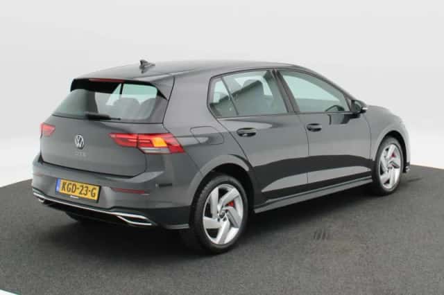 Volkswagen Golf (2022) thumbnail 3