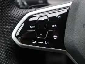 Volkswagen Golf (2022) thumbnail 23