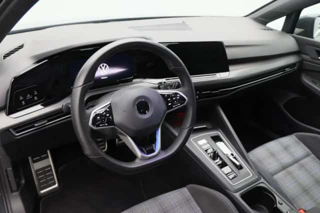 Volkswagen Golf (2022) thumbnail 4