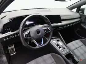 Volkswagen Golf (2022) thumbnail 4