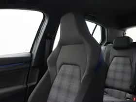 Volkswagen Golf (2022) thumbnail 35