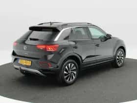 Volkswagen T-Roc (2024) thumbnail 2