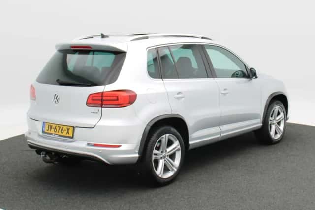 Volkswagen Tiguan (2016) thumbnail 2