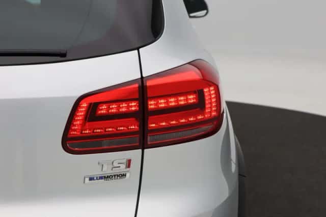 Volkswagen Tiguan (2016) thumbnail 12