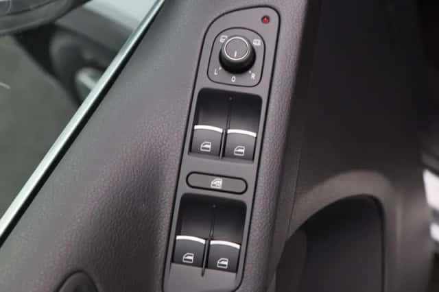 Volkswagen Tiguan (2016) thumbnail 17