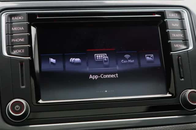 Volkswagen Tiguan (2016) thumbnail 23