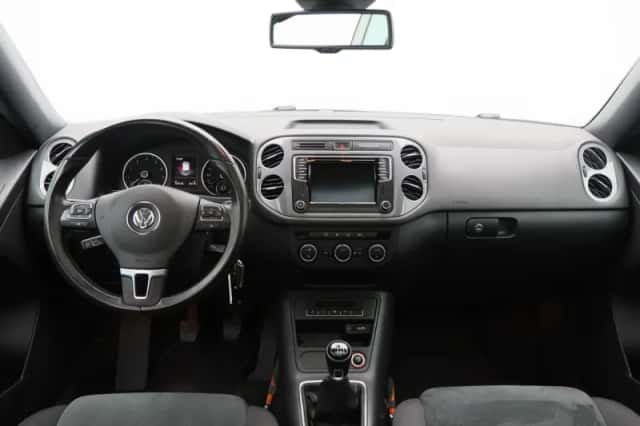 Volkswagen Tiguan (2016) thumbnail 32