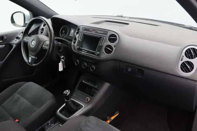 Volkswagen Tiguan (2016) thumbnail 36