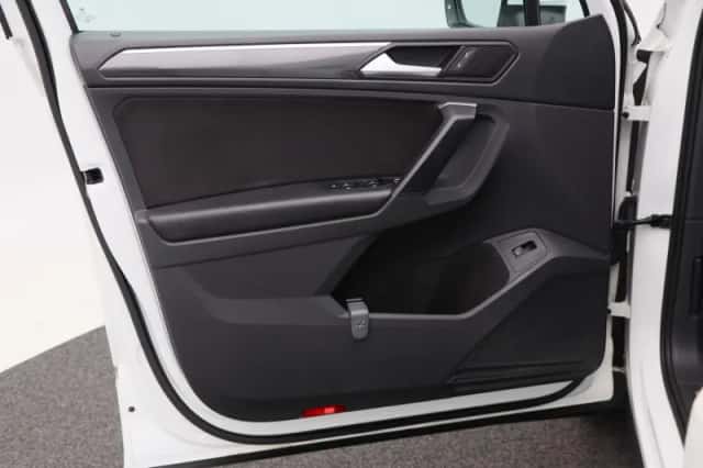 Volkswagen Tiguan (2019) thumbnail 18