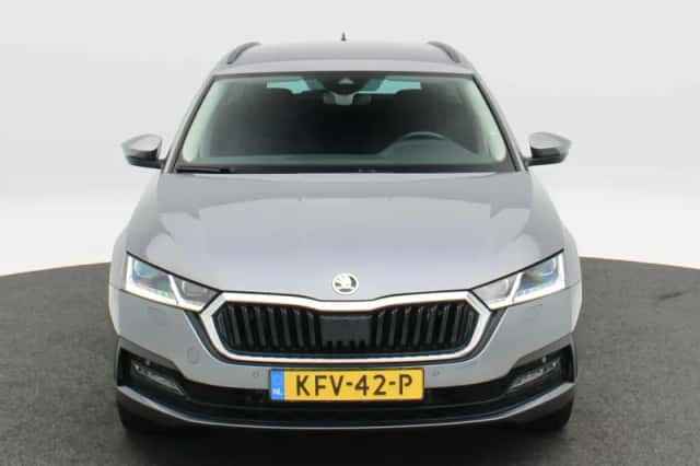 Škoda Octavia (2022) thumbnail 4