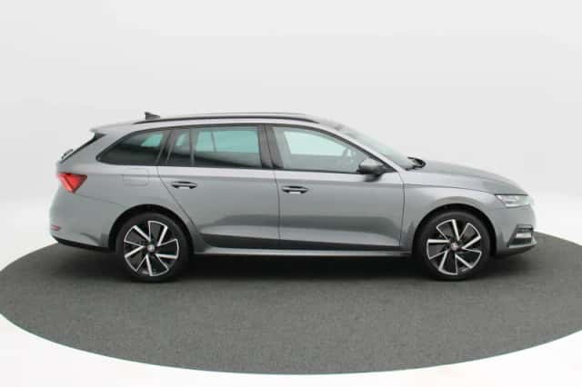 Škoda Octavia (2022) thumbnail 6