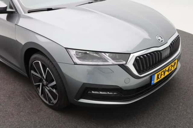 Škoda Octavia (2022) thumbnail 10