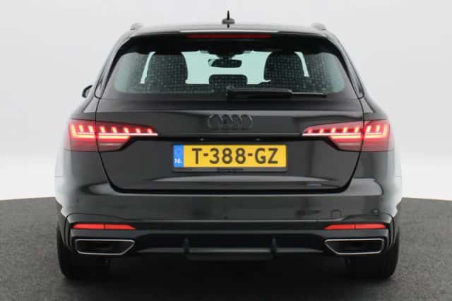 Audi A4 (2023) thumbnail 5