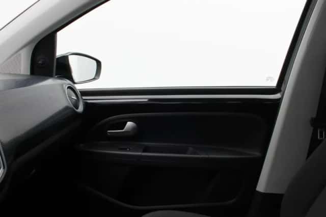 Volkswagen Up! (2023) thumbnail 22