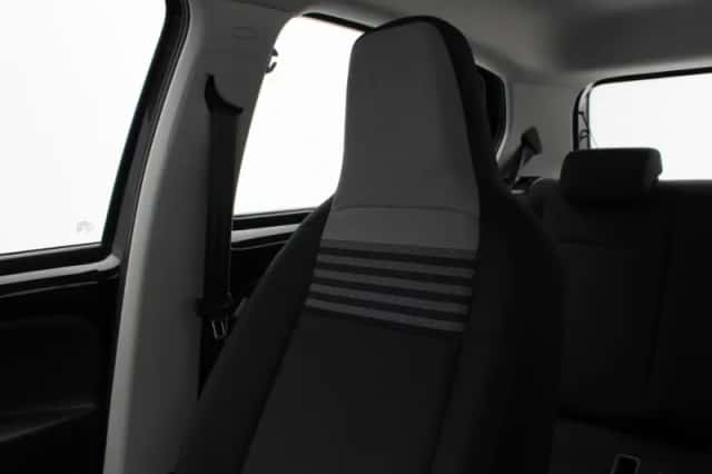 Volkswagen Up! (2023) thumbnail 23