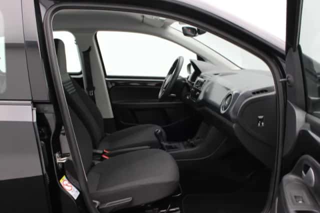 Volkswagen Up! (2023) thumbnail 28