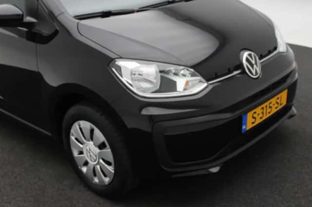 Volkswagen Up! (2023) thumbnail 10