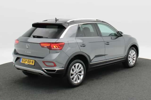 Volkswagen T-Roc (2022) thumbnail 2