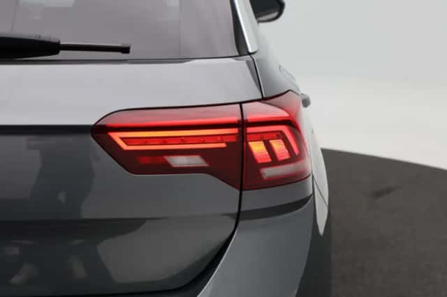 Volkswagen T-Roc (2022) thumbnail 12