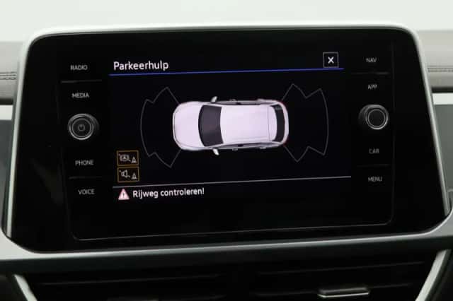 Volkswagen T-Roc (2022) thumbnail 27