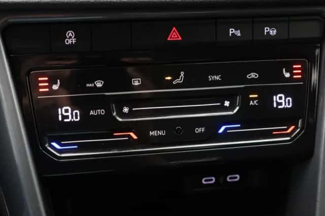 Volkswagen T-Roc (2022) thumbnail 28