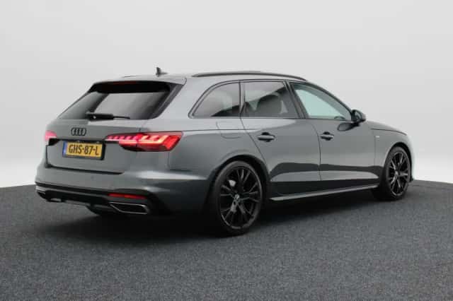 Audi A4 (2024) thumbnail 2