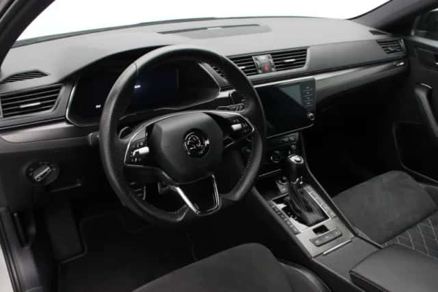 Škoda Superb (2024) thumbnail 3