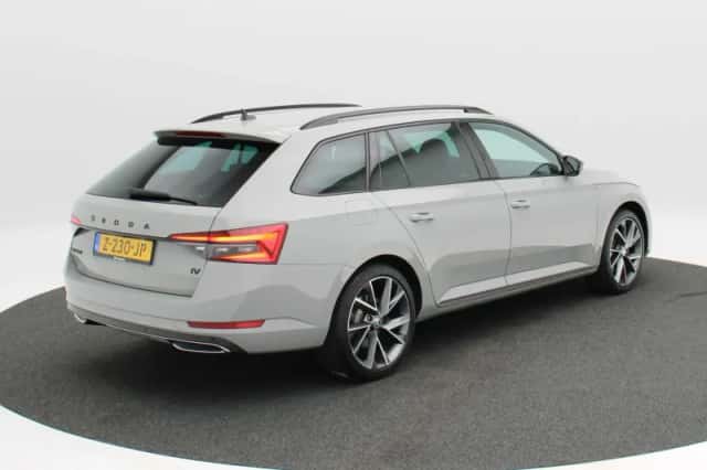 Škoda Superb (2024) thumbnail 4