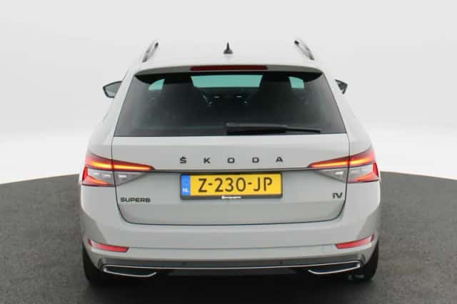 Škoda Superb (2024) thumbnail 5
