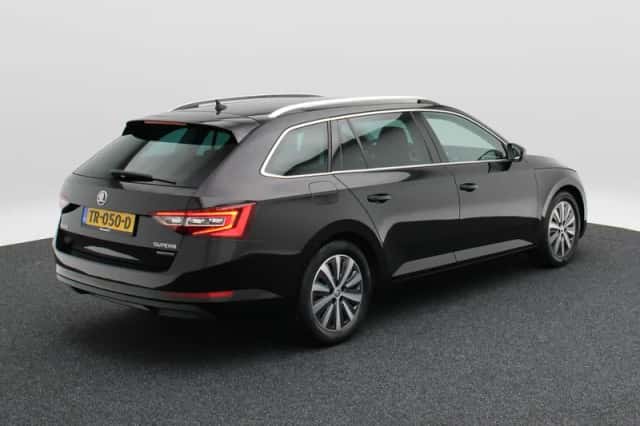 Škoda Superb (2018) thumbnail 2