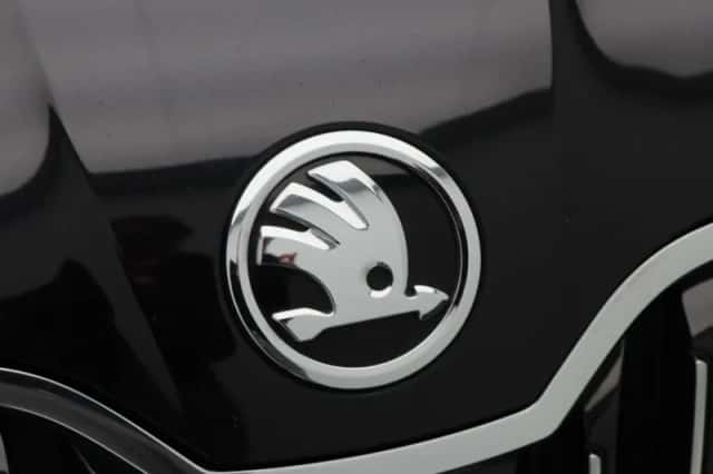 Škoda Superb (2018) thumbnail 11