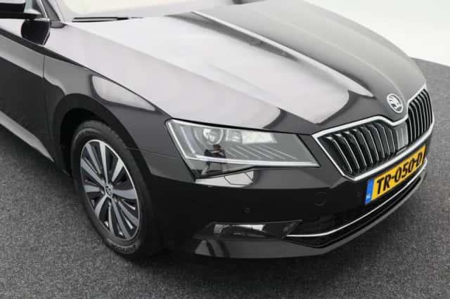 Škoda Superb (2018) thumbnail 12