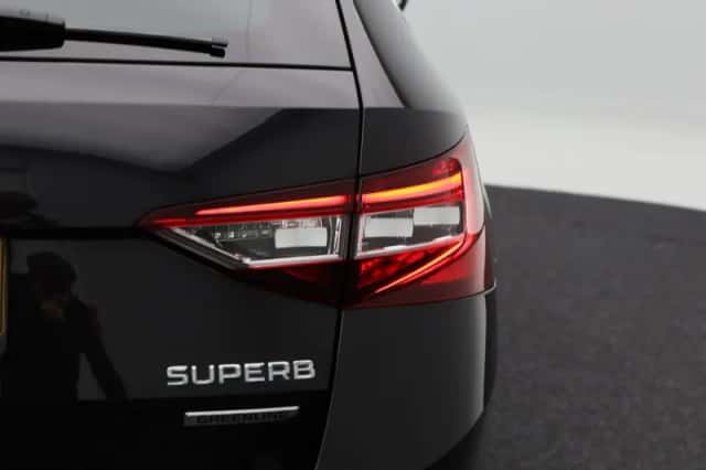 Škoda Superb (2018) thumbnail 14