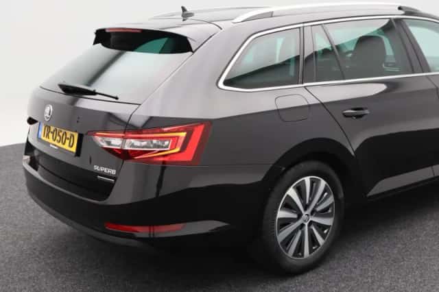 Škoda Superb (2018) thumbnail 15