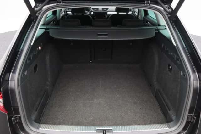 Škoda Superb (2018) thumbnail 16