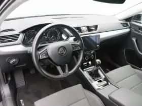 Škoda Superb (2018) thumbnail 3