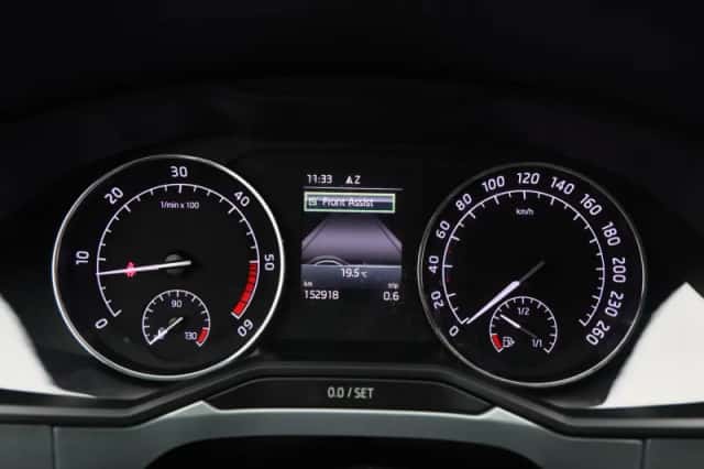 Škoda Superb (2018) thumbnail 22