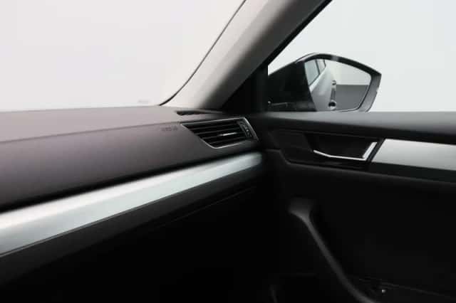 Škoda Superb (2018) thumbnail 30