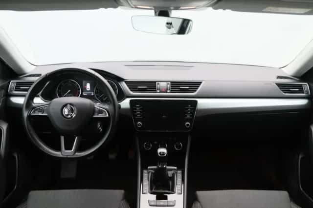 Škoda Superb (2018) thumbnail 33