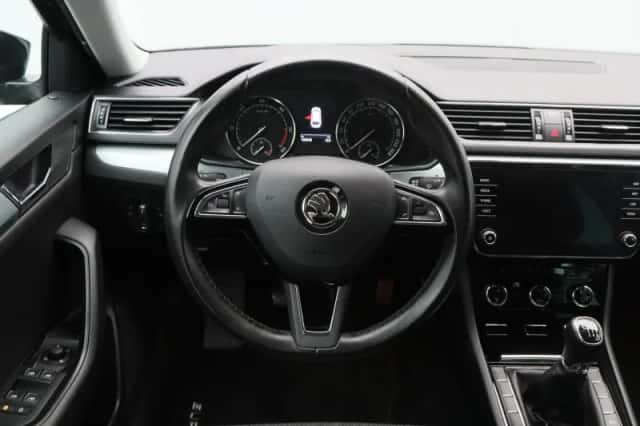 Škoda Superb (2018) thumbnail 34