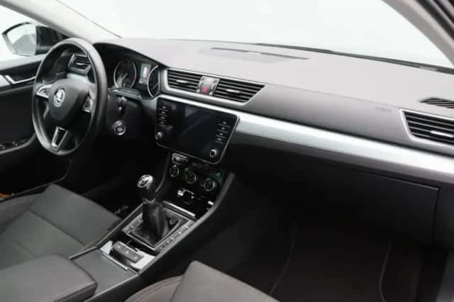 Škoda Superb (2018) thumbnail 36